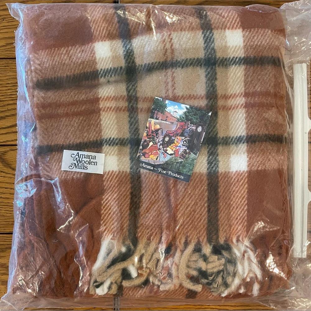 NWT Amana Woolen Mills Throw, rust plaid, 100% Virgin acrylic Fibers